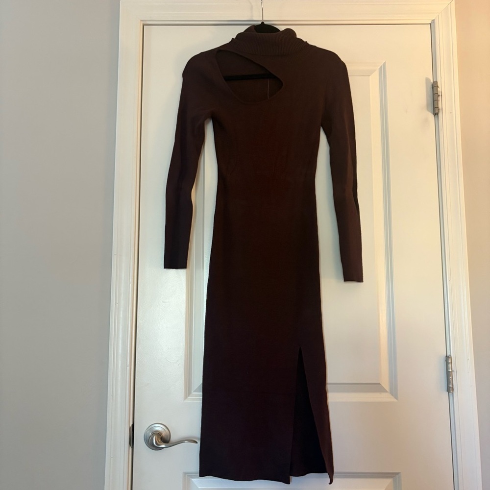 Forever 21 Women’s Chocolate Brown Long Sleeve Cut-Out Midi Dress - Picture 2 of 8